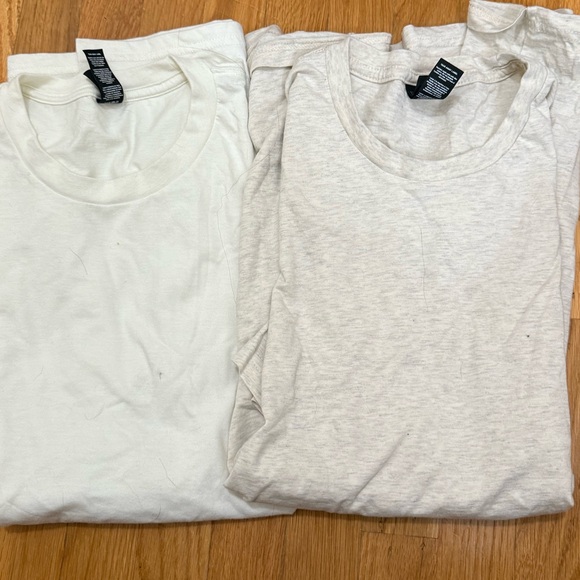 District Women's Set of 2 tees - White and Gray Short Sleeve Tees - Picture 1 of 3
